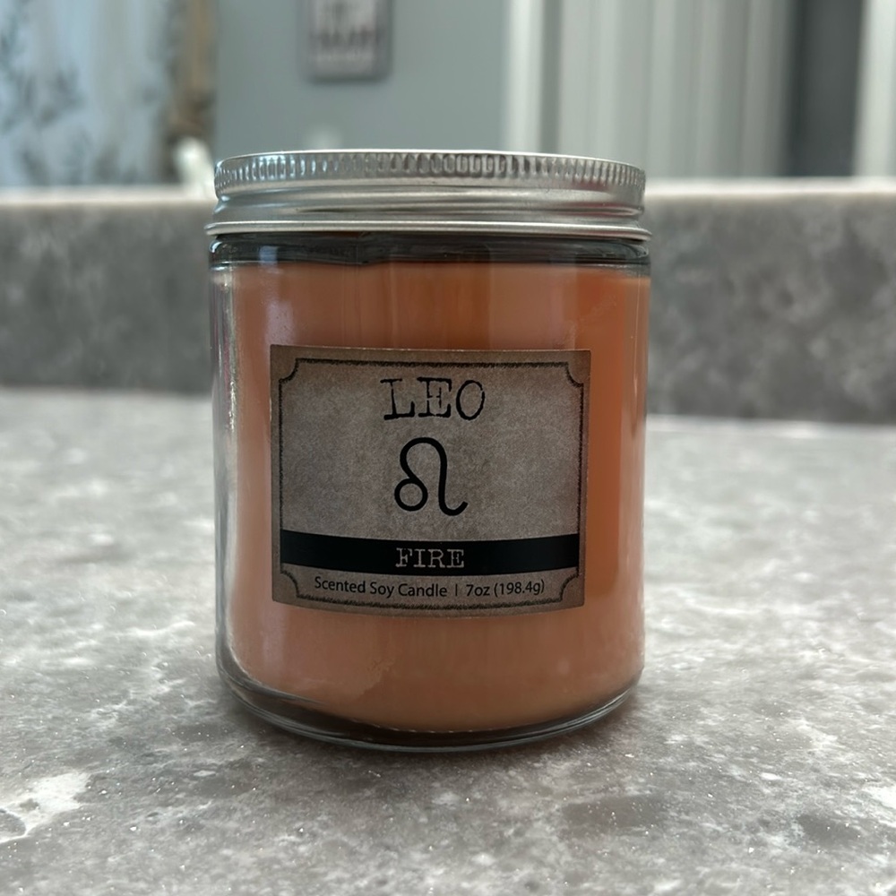 Leo Candle